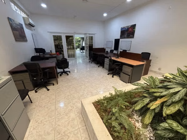 Versatile Property with 1R3 Zoning - Los Angeles ID 23810