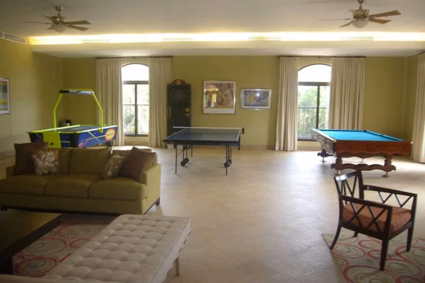 LIVE IN YOUR HOUSE RODEADO OF NATURALEZA in the best location of Embassy Club