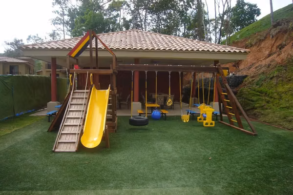 LIVE IN YOUR HOUSE RODEADO OF NATURALEZA in the best location of Embassy Club