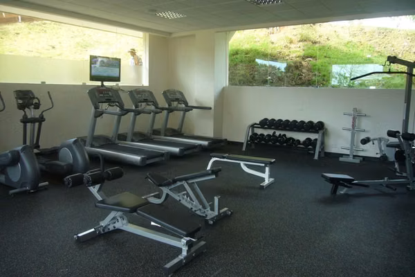 LIVE IN YOUR HOUSE RODEADO OF NATURALEZA in the best location of Embassy Club