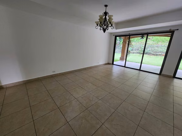 LIVE IN YOUR HOUSE RODEADO OF NATURALEZA in the best location of Embassy Club