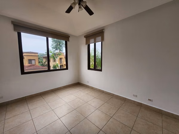 LIVE IN YOUR HOUSE RODEADO OF NATURALEZA in the best location of Embassy Club