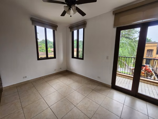 LIVE IN YOUR HOUSE RODEADO OF NATURALEZA in the best location of Embassy Club