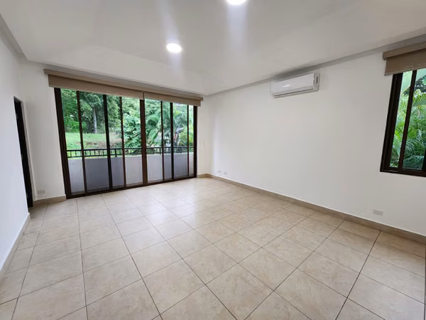 LIVE IN YOUR HOUSE RODEADO OF NATURALEZA in the best location of Embassy Club