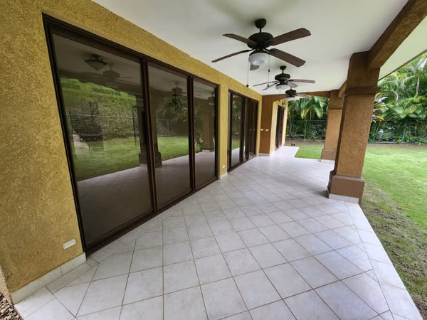LIVE IN YOUR HOUSE RODEADO OF NATURALEZA in the best location of Embassy Club