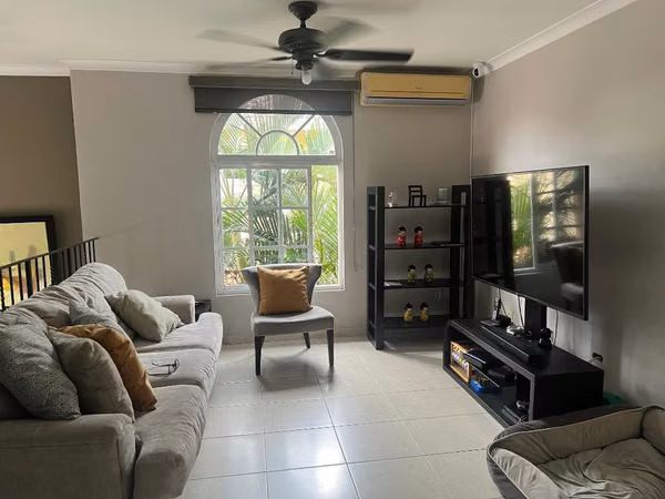 Sale of Unifamily House Amoblada in Villa Lucre San Rafael with Patio