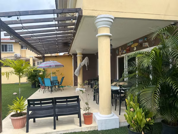 Sale of Unifamily House Amoblada in Villa Lucre San Rafael with Patio