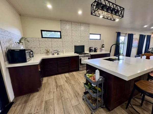 SALE!! LARGE HOUSE FOR SALE IN EXCELLENT DOWNTOWN ÁREA IN VOLCAN