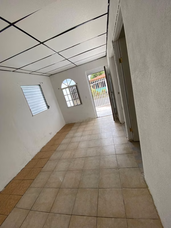 Venta de amplia casa en el Tecal