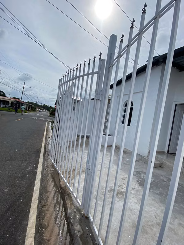 Venta de amplia casa en el Tecal