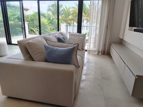 Se Vende Casa en Velamar, Buenaventura (Frente Al Mar)
