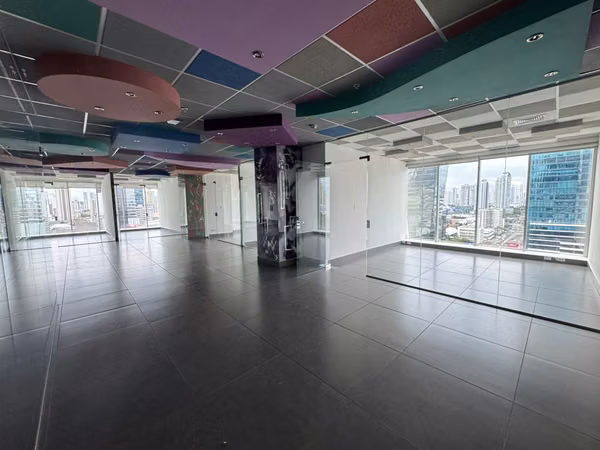 Se alquila oficina en F&F Tower (El Tornillo) |  Calle 50