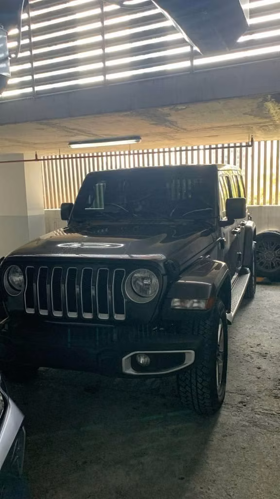 Vendo Jeep Wrangler Sahara