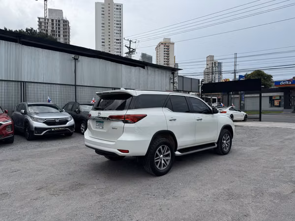 TOYOTA FORTUNER 2018