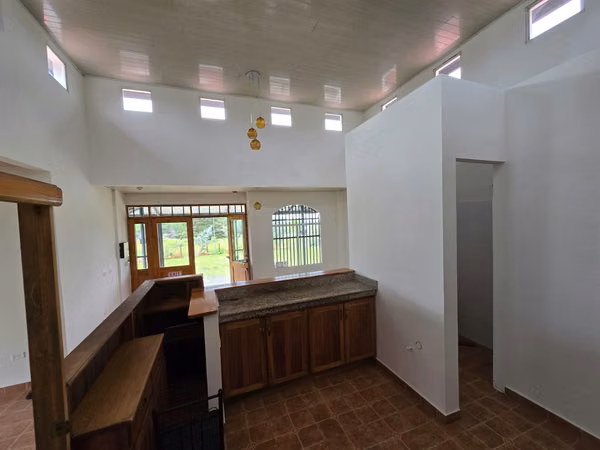 Casa+LocalComercial+2Cabañas a orillas de la via a Nuevo Bambito y Cerro Punta