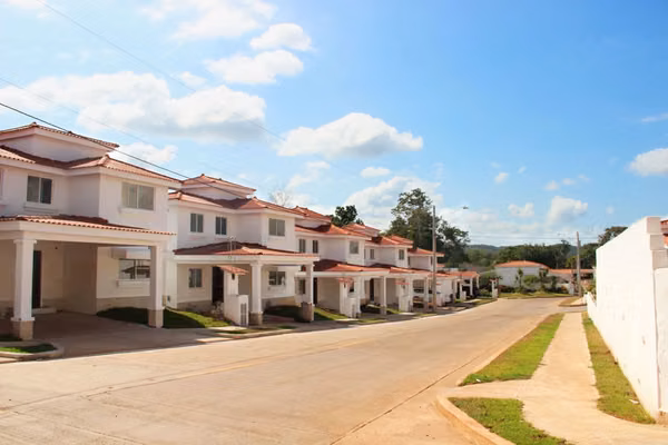 Casa de 2 niveles en PH EcoGardens – Modelo Orquídea