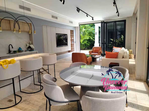 Luxury Residence in Velamar Village