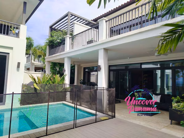 Luxury Residence in Velamar Village