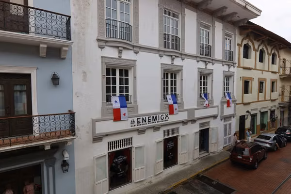 Proyecto de Restauración en Casco Viejo: Edificio Histórico a la Venta