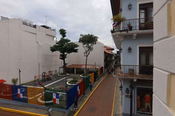 Proyecto de Restauración en Casco Viejo: Edificio Histórico a la Venta