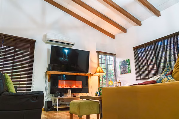 CASA CAMPESTRE CON PISCINA PRIVADA, BARBACOA. GARITA DE SEGURIDAD.