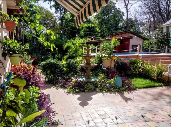CASA CAMPESTRE CON PISCINA PRIVADA, BARBACOA. GARITA DE SEGURIDAD.