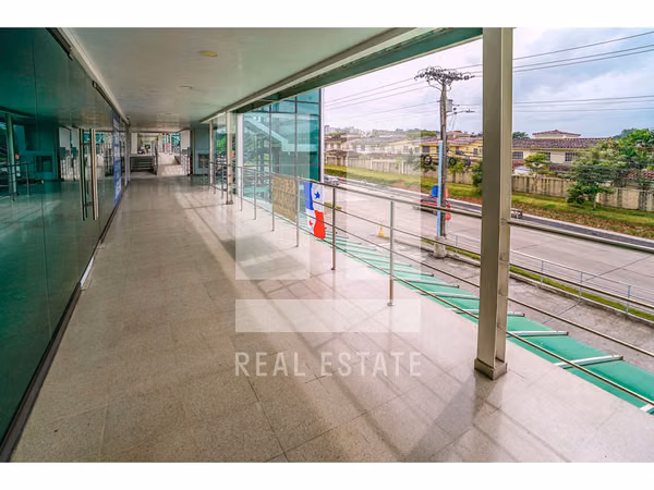 Se Alquila Local Comercial de 91.65m2 en Condado Mall