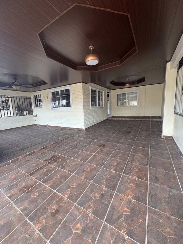 CASA EN VENTA EN PANAMA NORTE URB. CASA REAL CERCA DE VILLA ZAITA