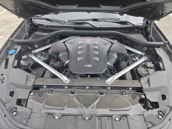 BMW X5 M60i