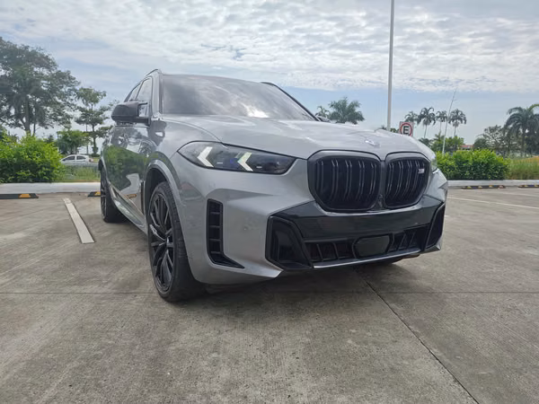 BMW X5 M60i