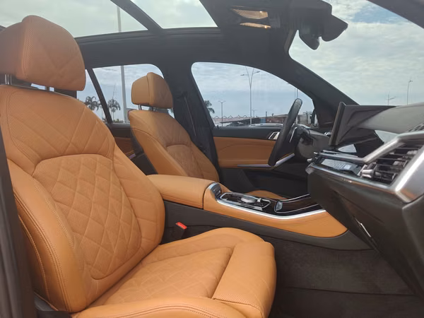 BMW X5 M60i