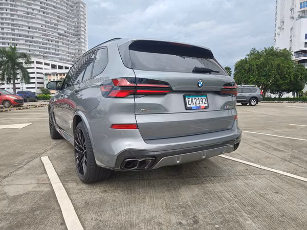 BMW X5 M60i