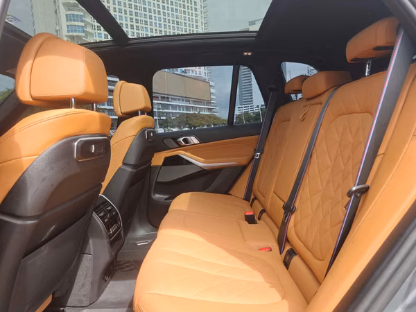 BMW X5 M60i