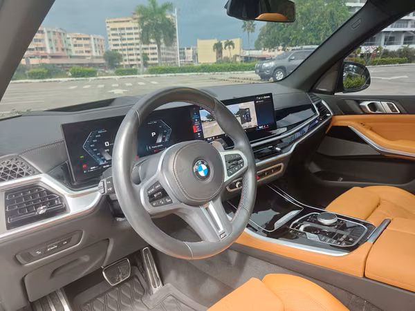 BMW X5 M60i