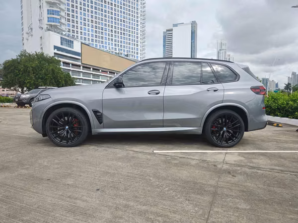 BMW X5 M60i