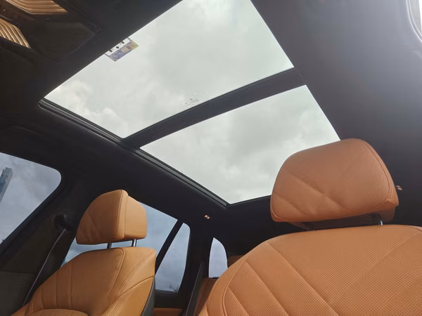 BMW X5 M60i