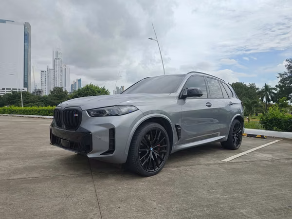BMW X5 M60i