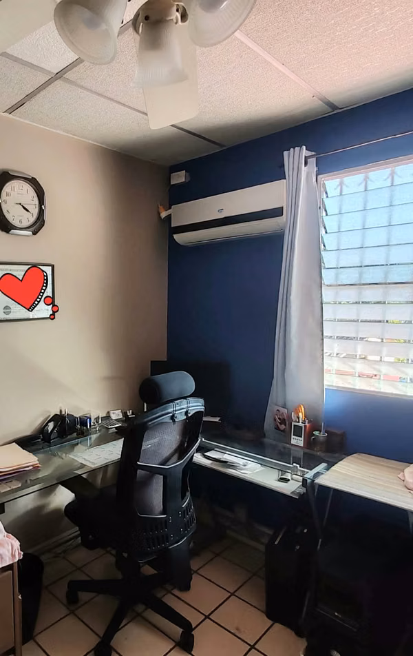 Venta de amplia y céntrica casa en Condado del Rey