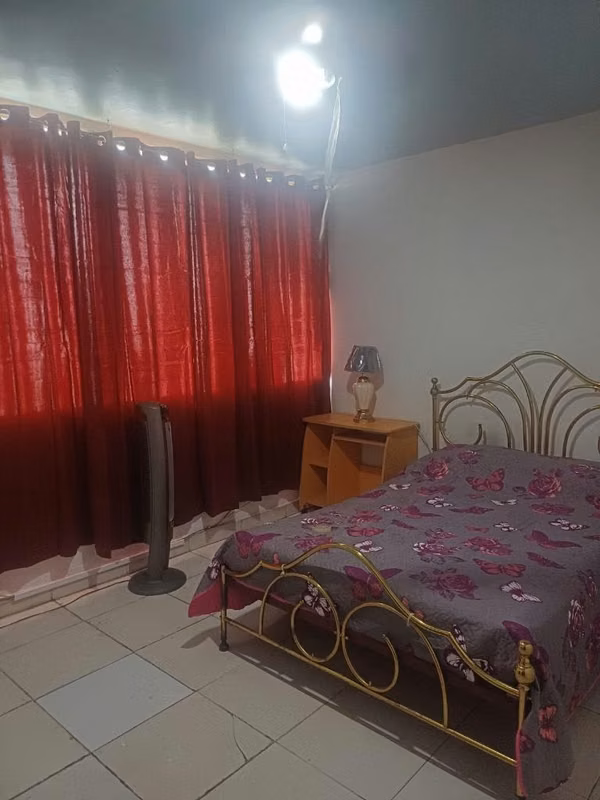 Habitación amplia amoblada