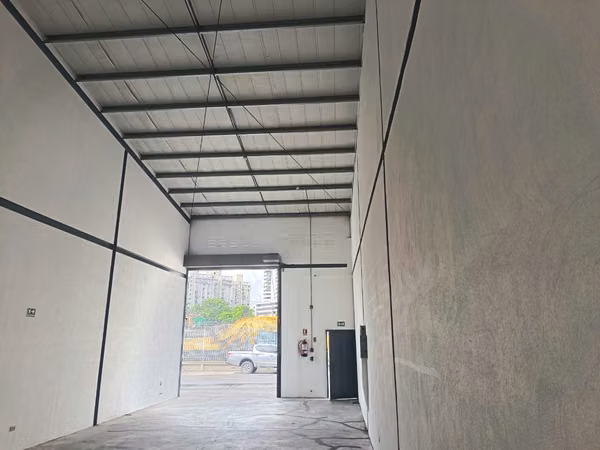 SE ALQUILA BODEGA JUAN DIAZ