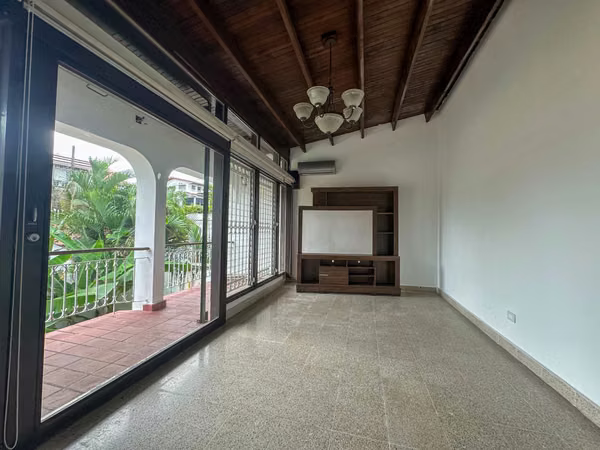 For Sale House in La Alameda, Bethania