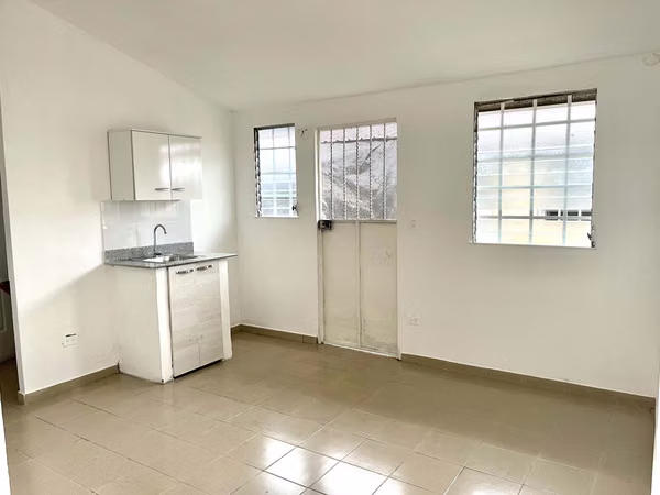 House in Altos de Colinas Campestres - Near the Metro - WITHOUT HIPOTECA