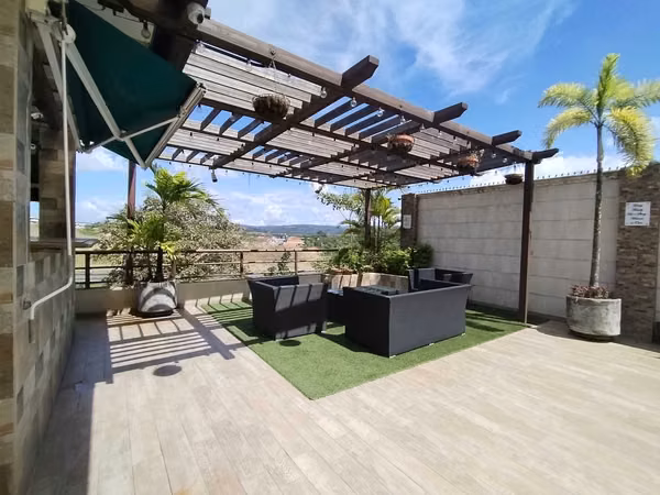 Venta de Casa 3 Niveles | 273 m² | Gimnasio + Bar | Mirador del Lago  - Las Cumbres