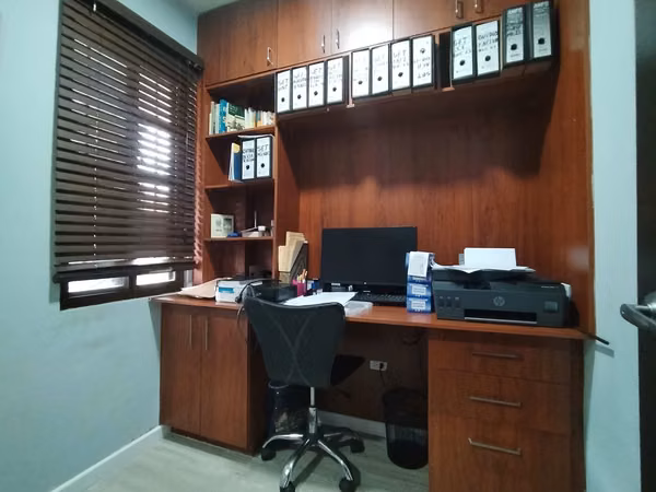 Venta de Casa 3 Niveles | 273 m² | Gimnasio + Bar | Mirador del Lago  - Las Cumbres