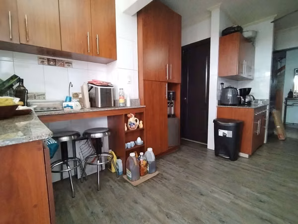 Venta de Casa 3 Niveles | 273 m² | Gimnasio + Bar | Mirador del Lago  - Las Cumbres