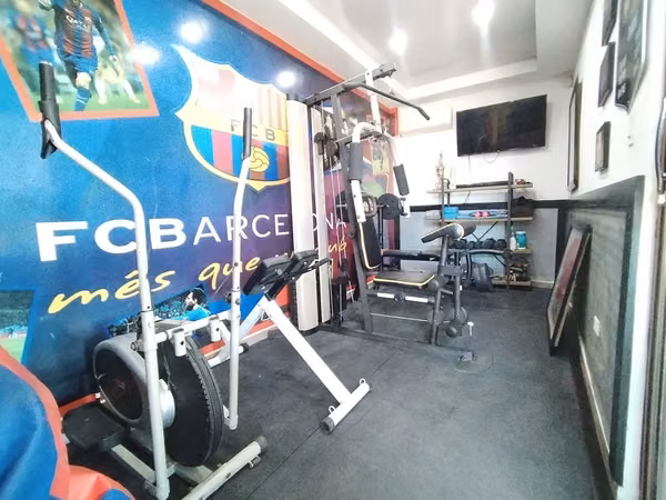Venta de Casa 3 Niveles | 273 m² | Gimnasio + Bar | Mirador del Lago  - Las Cumbres