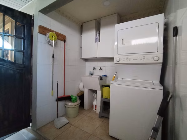 Venta de Casa 3 Niveles | 273 m² | Gimnasio + Bar | Mirador del Lago  - Las Cumbres