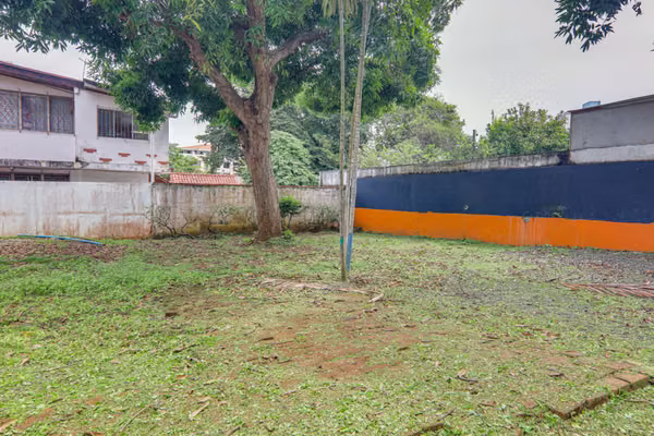 Oportunidad de Inversión en Bethania: Propiedad de uso Comercial con Terreno Adicional
