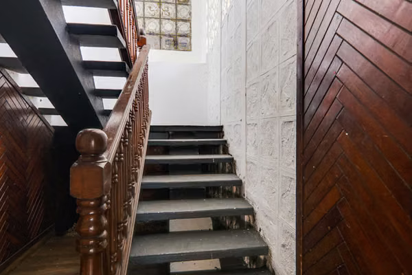Oportunidad de Inversión en Bethania: Propiedad de uso Comercial con Terreno Adicional