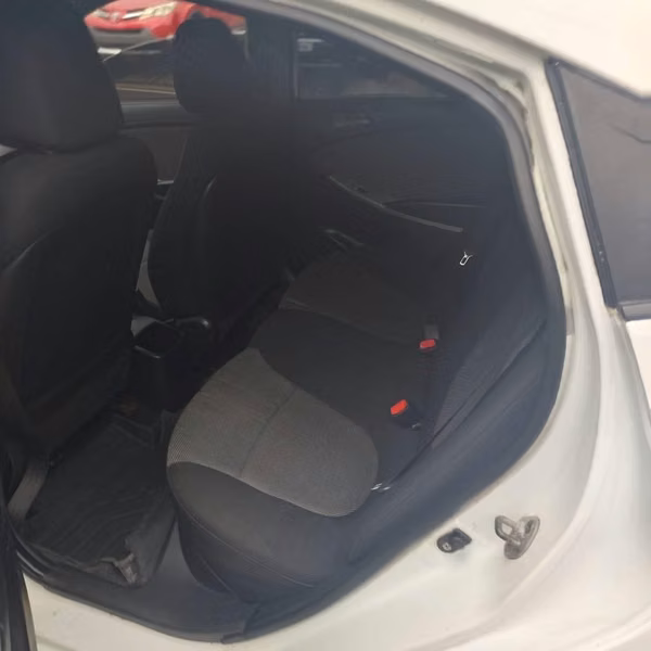Hyundai Accent 2012